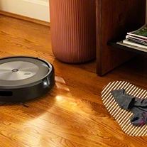 Te is azok táborát erősíted, akik azért tartanak a robotporszívótól, mert azt is felszívja, amit nem szeretnél? Az iRobot esetében nem kell aggódni emiatt, ugyanis intelligensen kikerüli a földön hagyott tárgyakat. Sajnos ezzel nem lehet fenyegetni a gyerekeket, hogy rakjanak rendet, különben a porszívó beszippantja a játékaikat :)

#irobot #okosháztartás #prémiumtermékek #soyoucanhuman #roomba #robotporszívó #tisztaság #okoskészülék