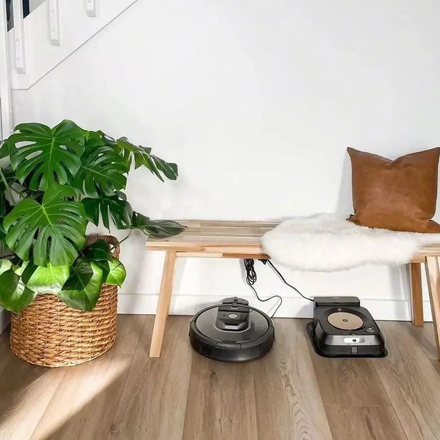 A nyerő páros mindig akcióra kész 😉
#Roomba robotporszívó és #Braava Jet felmosó robot
Nálatok hol a helyük?

#irobot #irobotfamily #robot #otthon #lakas #soyoucanhuman #takaritas #tisztasag #design #enido #segitseg #pihenes #nyeroparos